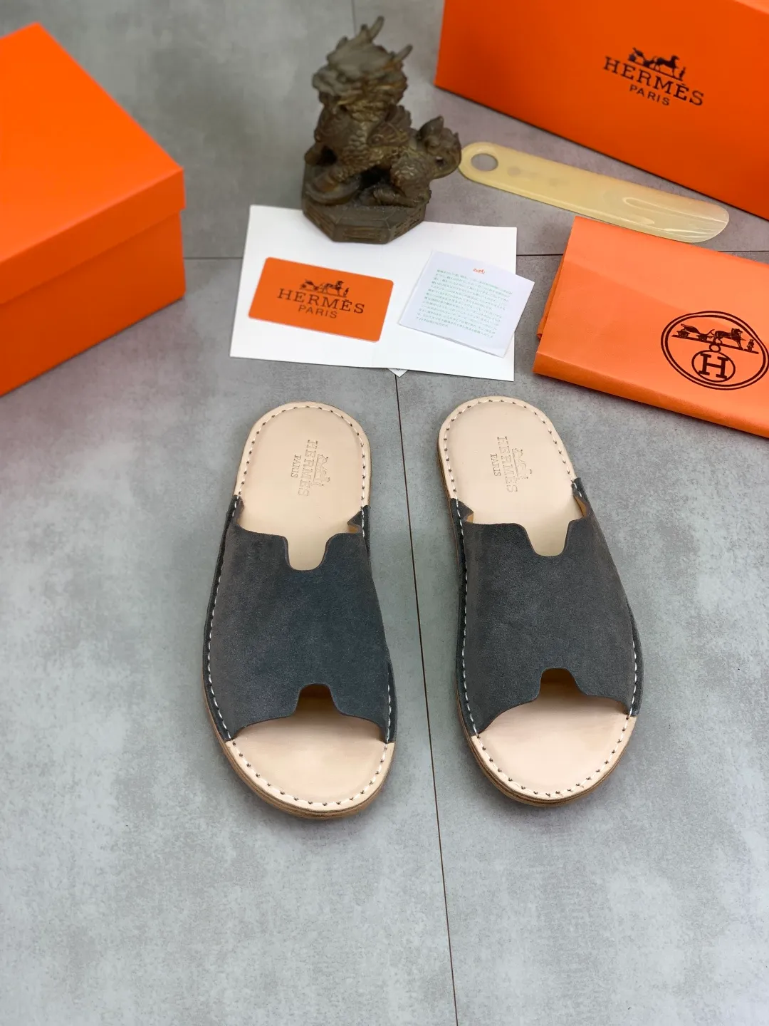 Men's men's shoes 💰P360 new model (genuine leather outsole series) new colors are coming simultaneously on the official website [HERMES] Hermès series: original development, original anatomy display, exclusive outsole [Material] Sole: original genuine leather sole with cow essence film 🌸. Fabric Original calfskin Lining: Imported cowhide, delicate and soft Code number: 38-44